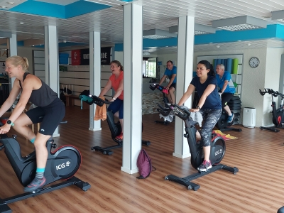 Mehr als Power und Beats: Indoorcycling geht auch präventiv