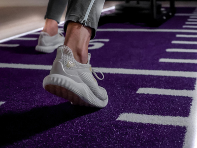 Kunstrasen-Laufbahnen mit integrierter LED-Beleuchtung