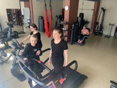 Vielseitiger Gerätepark für Patienten und Trainierende