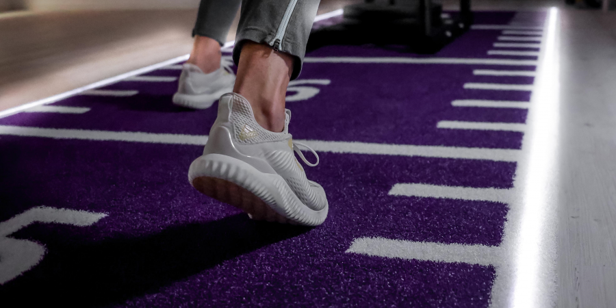 Kunstrasen-Laufbahnen mit integrierter LED-Beleuchtung