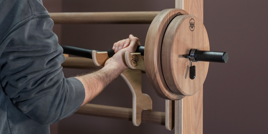 Curlstange mit Nussbaum-Hantelscheiben