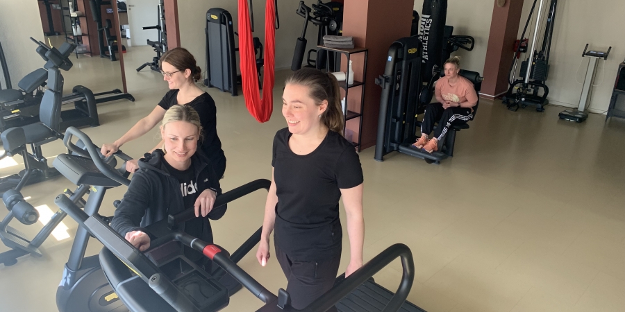 Vielseitiger Gerätepark für Patienten und Trainierende