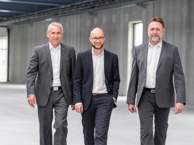 Vater übergibt an den Sohn