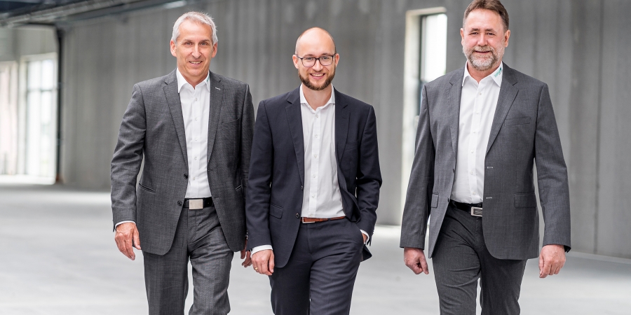 Vater übergibt an den Sohn