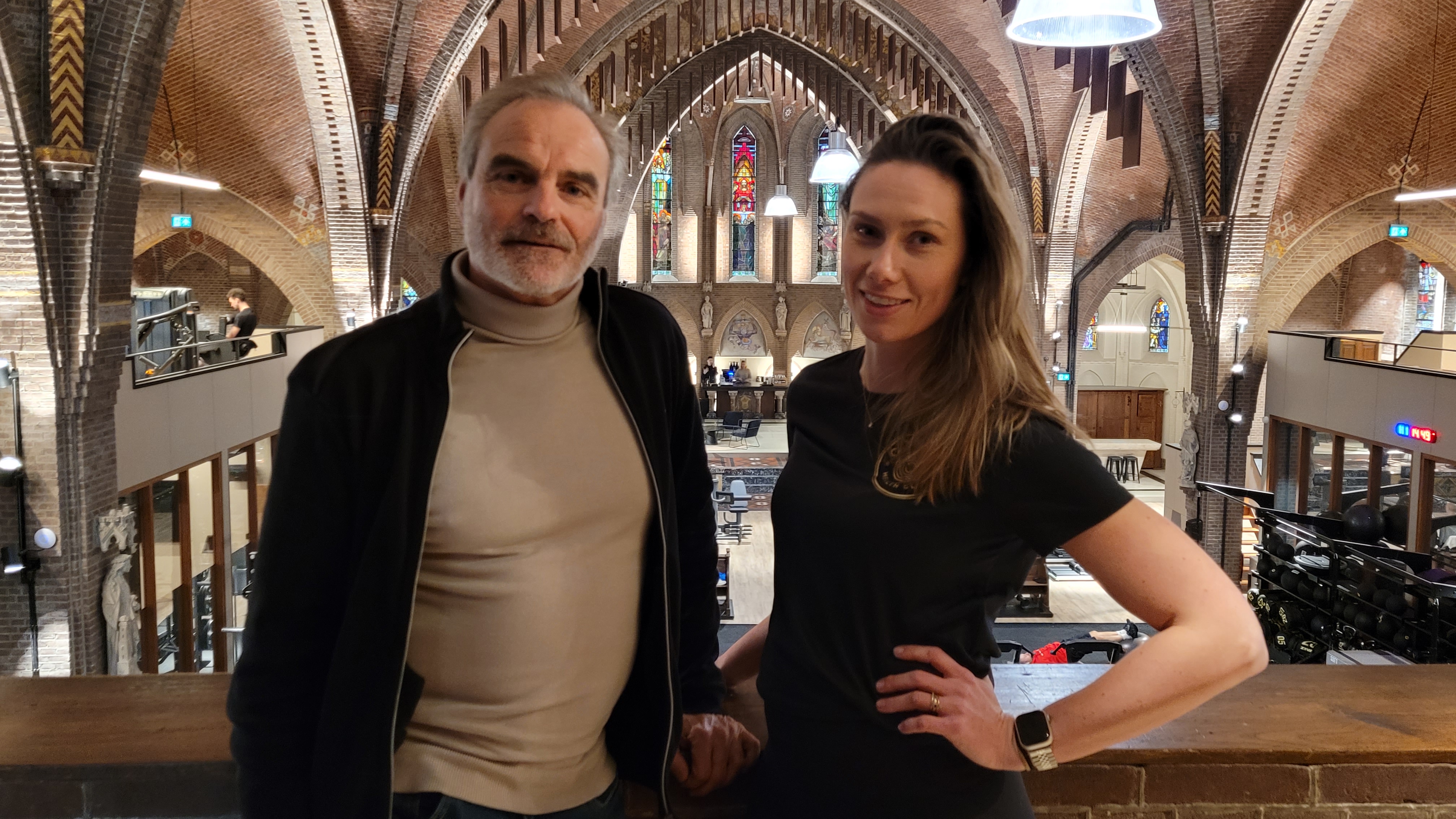 Cees Albers (Team Lead Sales International EGYM) und Magritte (Club-Managerin)