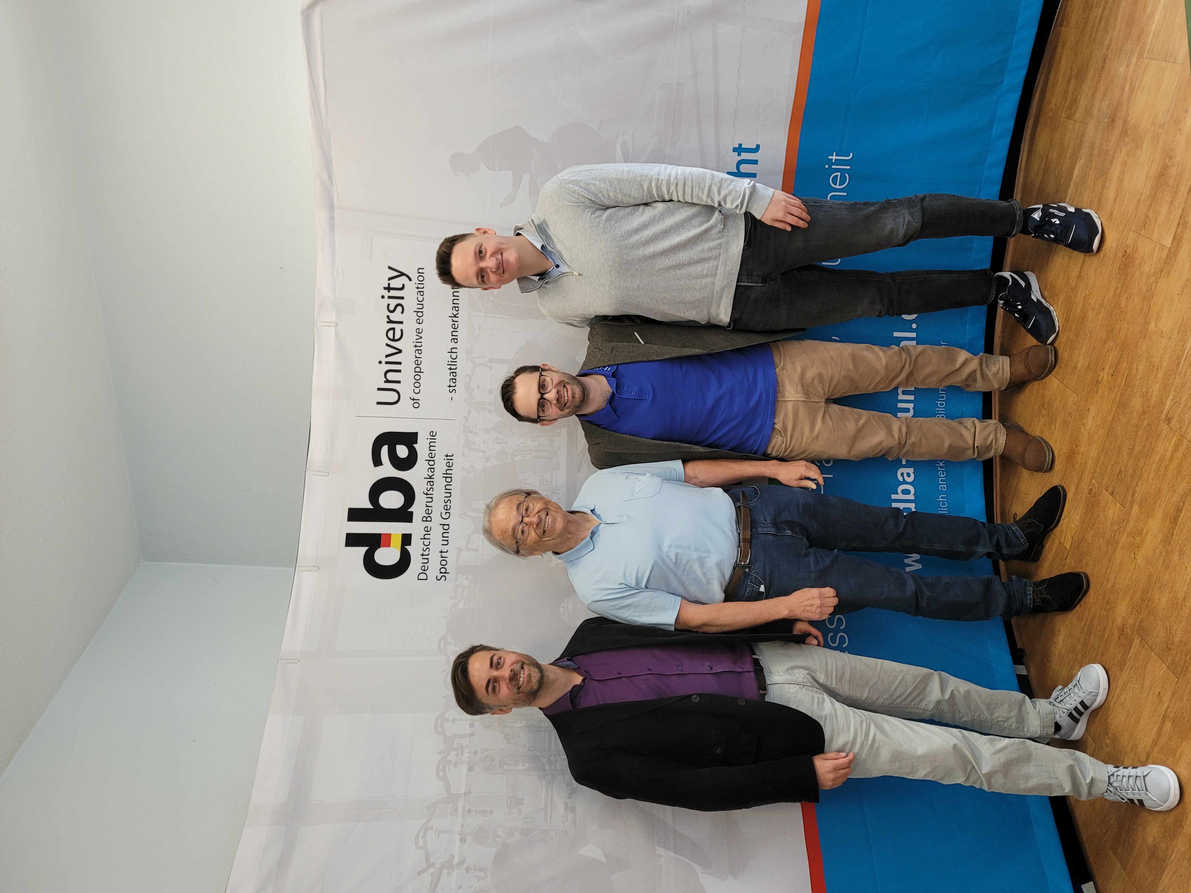 v.l.: Stefan Fischer (Marketing dba), Claus Umbach (Geschäftsführender Direktor dba), Philipp Hambloch und Florian Weiß (Studiendirektor dba)