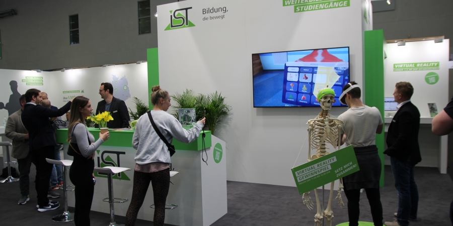 IST mitten im Geschehen