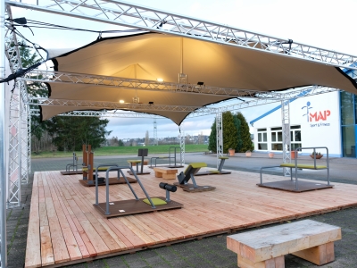 Dr. WOLFF-Outdoor-Training jetzt mit Zeltdach