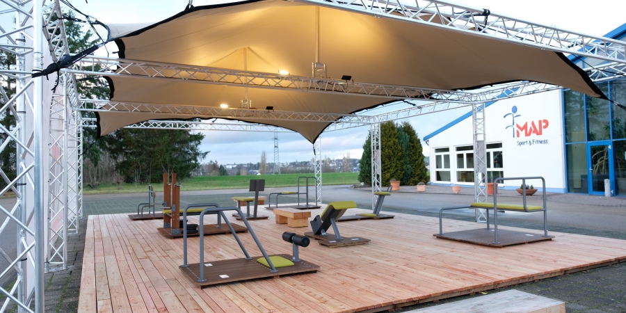 Dr. WOLFF-Outdoor-Training jetzt mit Zeltdach